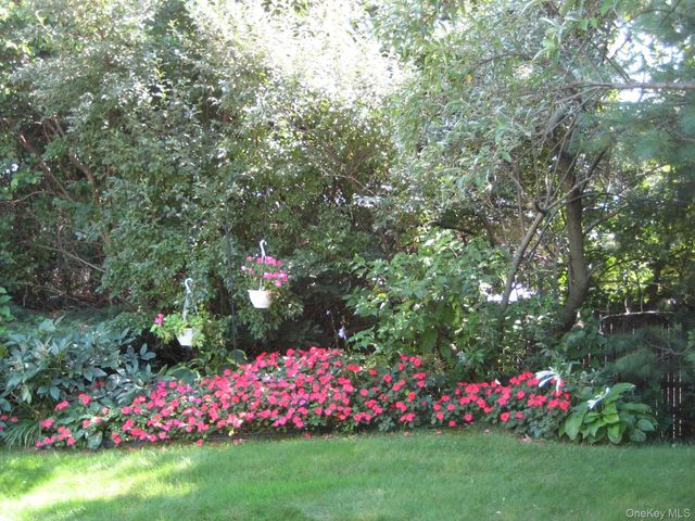 40 Town House Drive, Massapequa Park, NY 11762