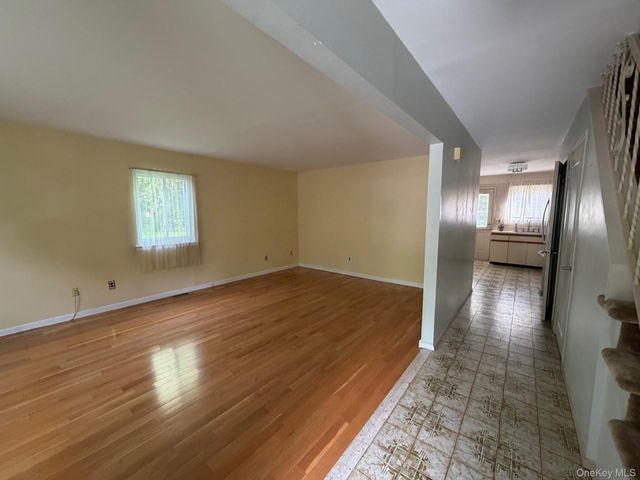 40 Town House Drive, Massapequa Park, NY 11762