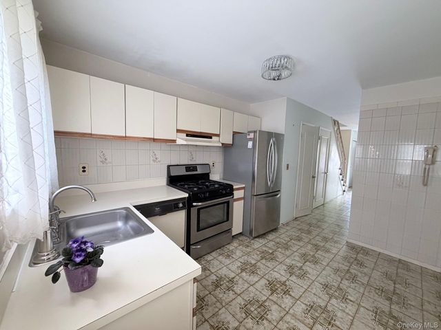 40 Town House Drive, Massapequa Park, NY 11762