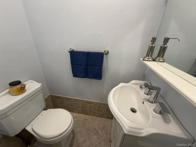 40 Town House Drive, Massapequa Park, NY 11762