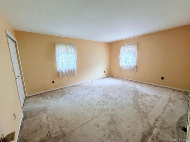 40 Town House Drive, Massapequa Park, NY 11762
