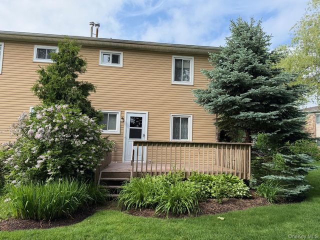 40 Town House Drive, Massapequa Park, NY 11762