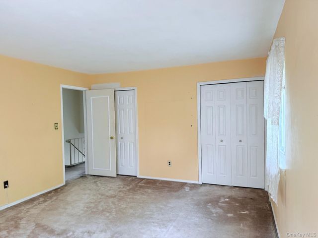 40 Town House Drive, Massapequa Park, NY 11762