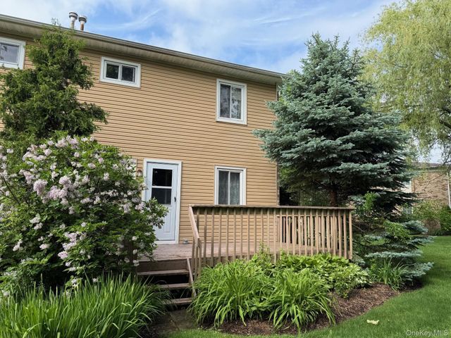 40 Town House Drive, Massapequa Park, NY 11762