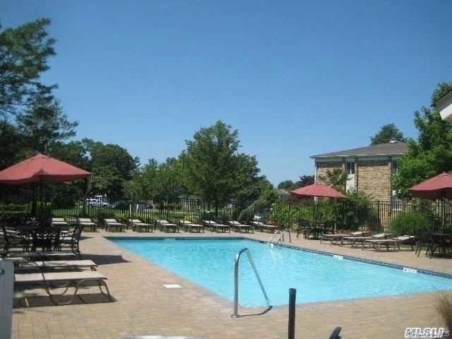 40 Town House Drive, Massapequa Park, NY 11762