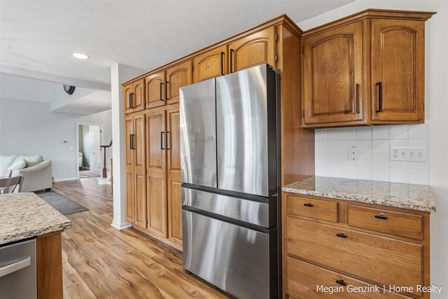 210 Bay Circle Court, Holland, MI 49424