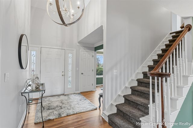 210 Bay Circle Court, Holland, MI 49424