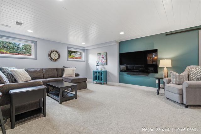 210 Bay Circle Court, Holland, MI 49424