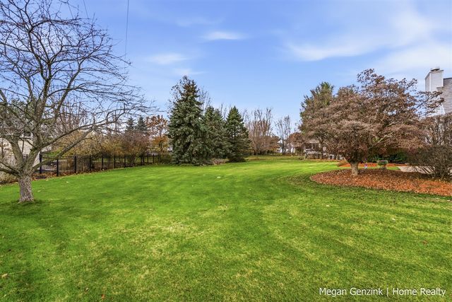 210 Bay Circle Court, Holland, MI 49424
