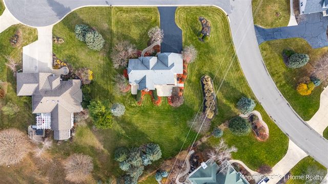 210 Bay Circle Court, Holland, MI 49424