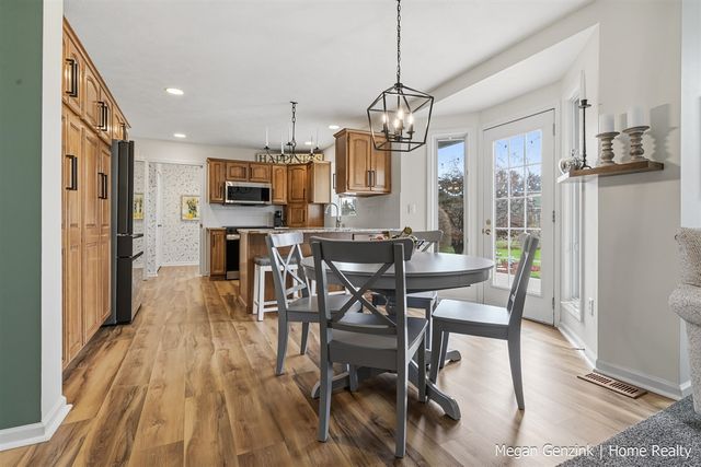 210 Bay Circle Court, Holland, MI 49424