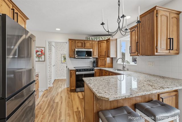 210 Bay Circle Court, Holland, MI 49424