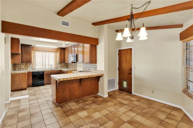 17800 Cresta Blanca Drive, Victorville, CA 92395