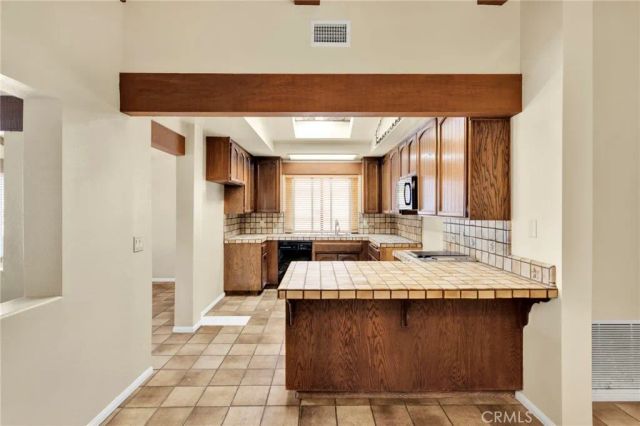 17800 Cresta Blanca Drive, Victorville, CA 92395