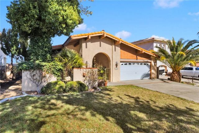 17800 Cresta Blanca Drive, Victorville, CA 92395