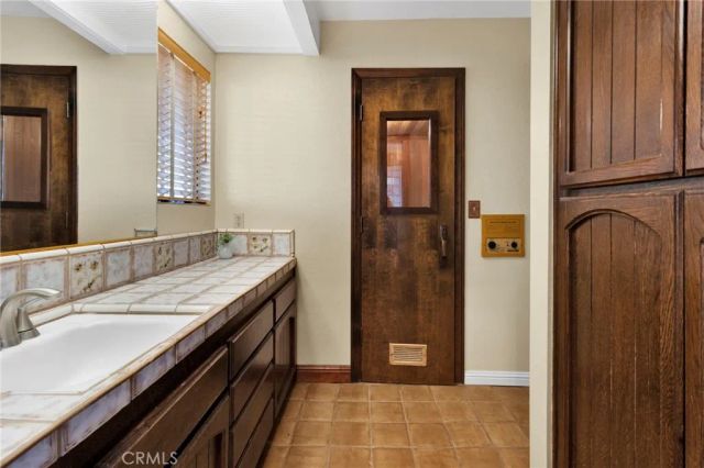17800 Cresta Blanca Drive, Victorville, CA 92395