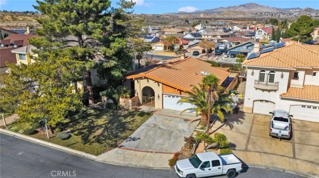 17800 Cresta Blanca Drive, Victorville, CA 92395