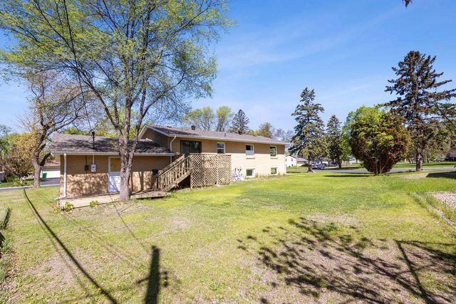 8040 Xenia Avenue N, Brooklyn Park, MN 55443