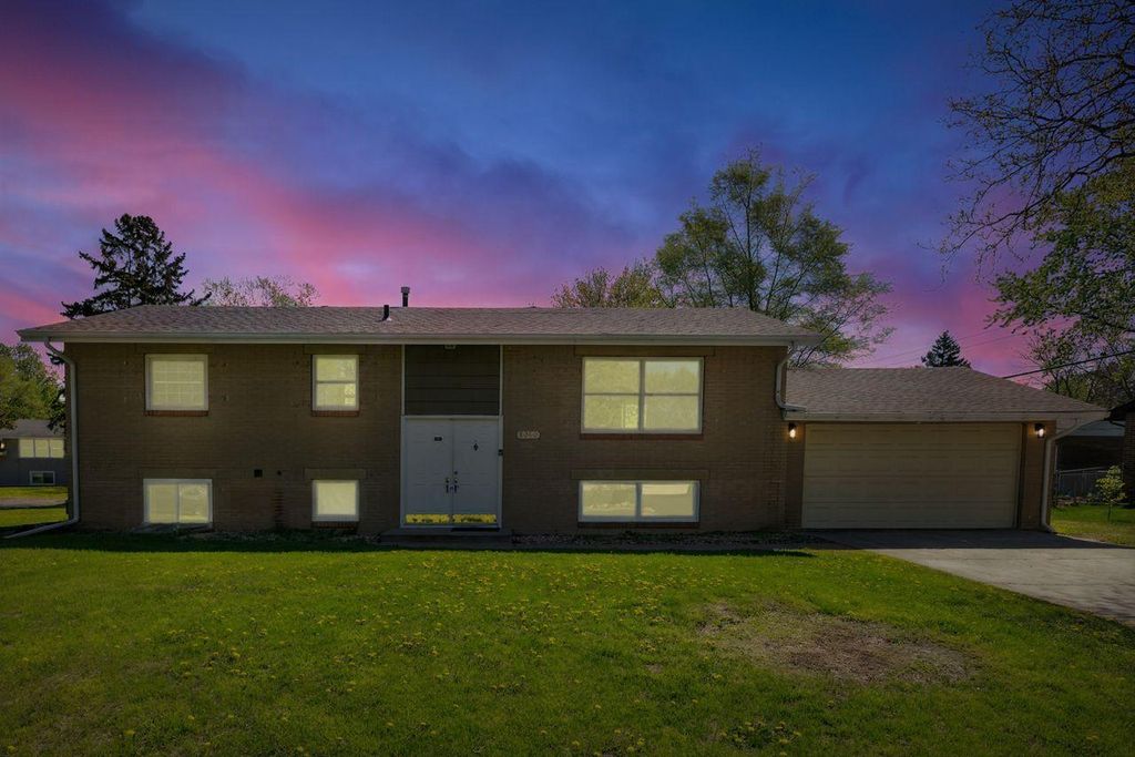 8040 Xenia Avenue N, Brooklyn Park, MN 55443