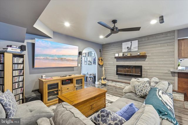 137 MOORING ROAD, Manahawkin, NJ 08050