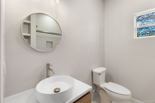 107 Calles St, San Antonio, TX 78207