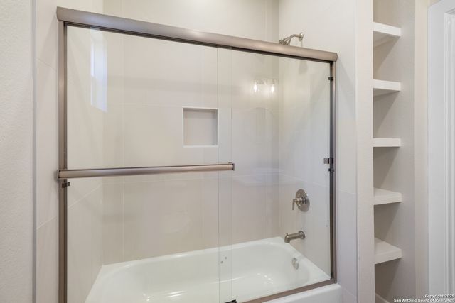 107 Calles St, San Antonio, TX 78207