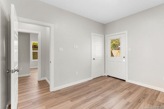 107 Calles St, San Antonio, TX 78207