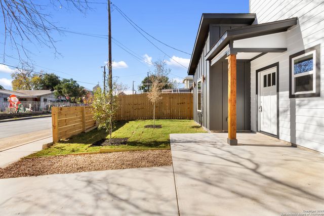 107 Calles St, San Antonio, TX 78207