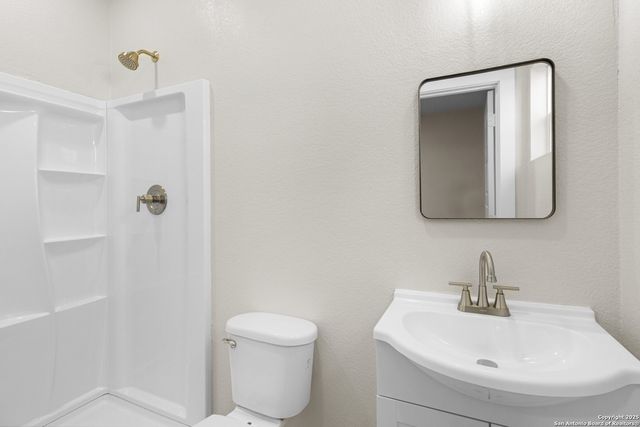 107 Calles St, San Antonio, TX 78207