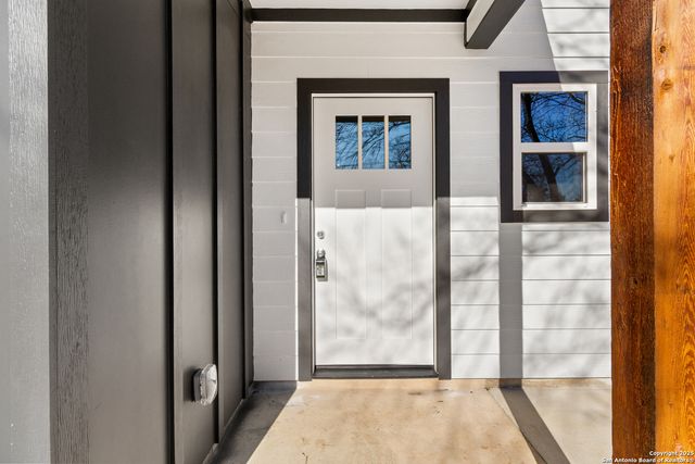 107 Calles St, San Antonio, TX 78207