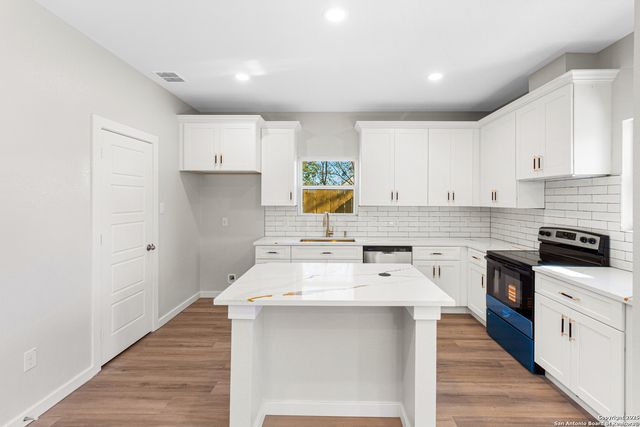 107 Calles St, San Antonio, TX 78207