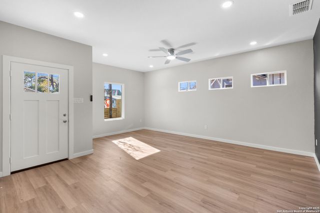 107 Calles St, San Antonio, TX 78207