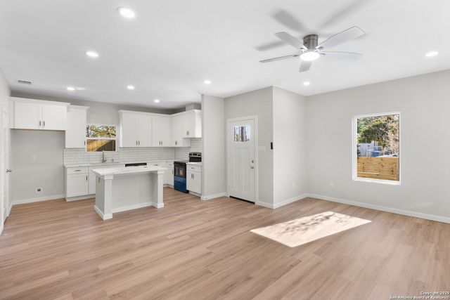 107 Calles St, San Antonio, TX 78207