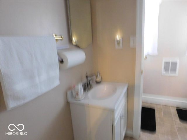 909 E 38th Street, Indianapolis, IN 46205