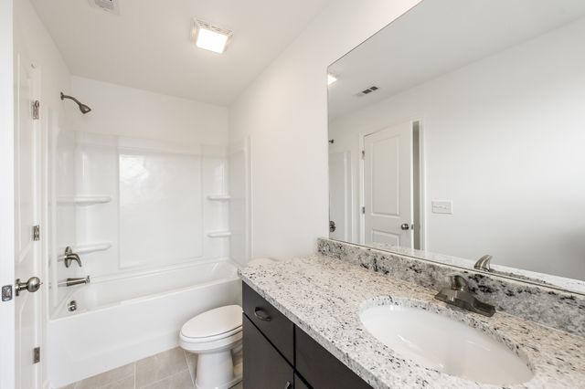 162 Oasis Dr, La Vergne, TN 37086