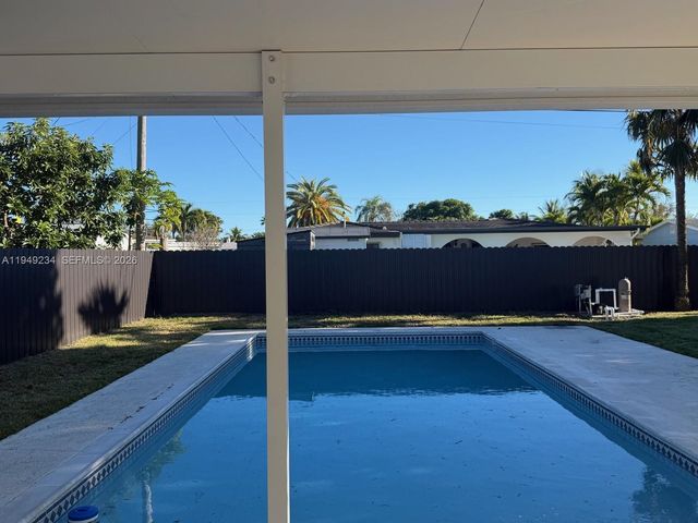 9900 Dominican Dr, Cutler Bay, FL 33189