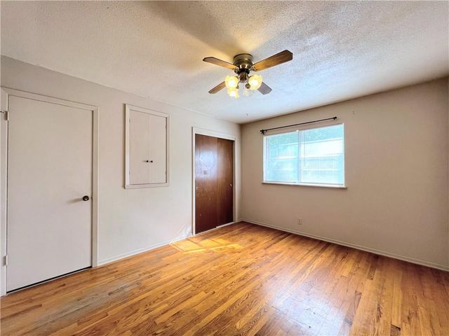 612 NE Florence Avenue, Lee's Summit, MO 64063