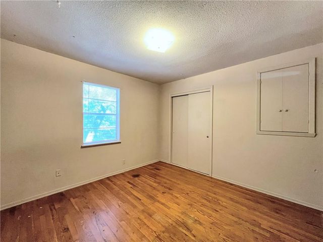 612 NE Florence Avenue, Lee's Summit, MO 64063