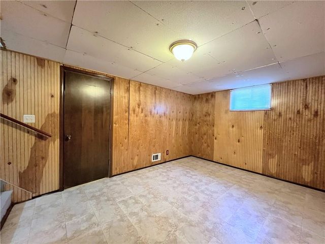 612 NE Florence Avenue, Lee's Summit, MO 64063