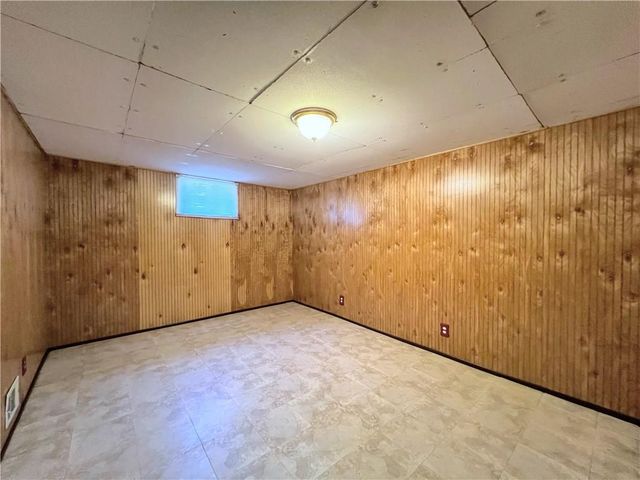 612 NE Florence Avenue, Lee's Summit, MO 64063