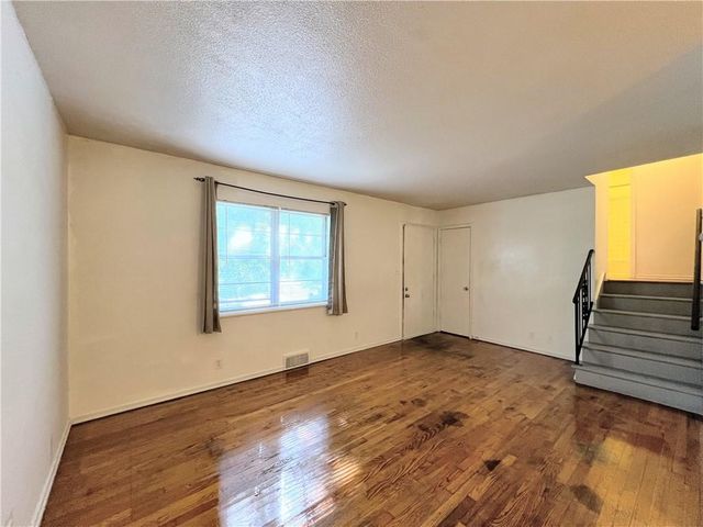 612 NE Florence Avenue, Lee's Summit, MO 64063