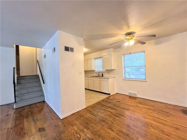 612 NE Florence Avenue, Lee's Summit, MO 64063