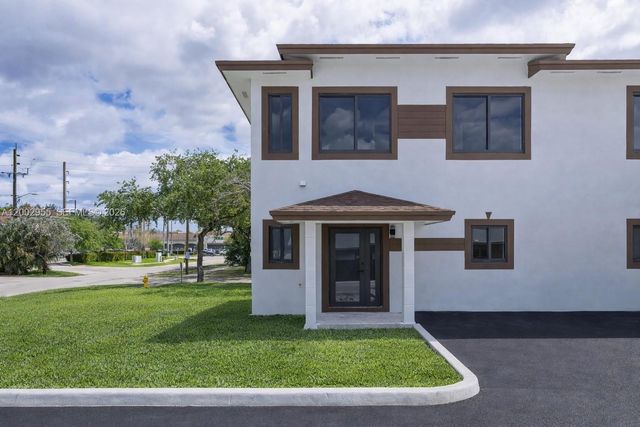 4717 SW 32nd Ave, Dania Beach, FL 33312