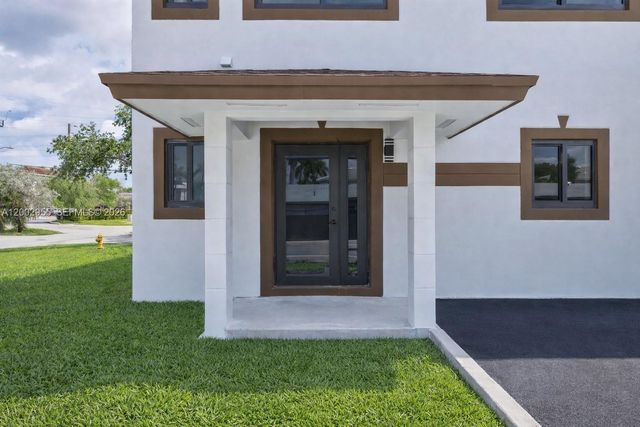 4717 SW 32nd Ave, Dania Beach, FL 33312