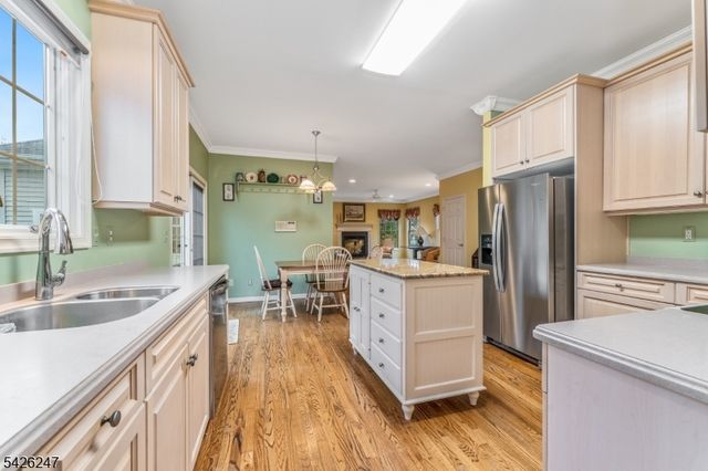 43 Falcon Way, Washington Twp., NJ 07882