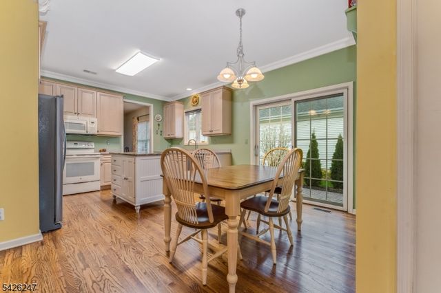 43 Falcon Way, Washington Twp., NJ 07882