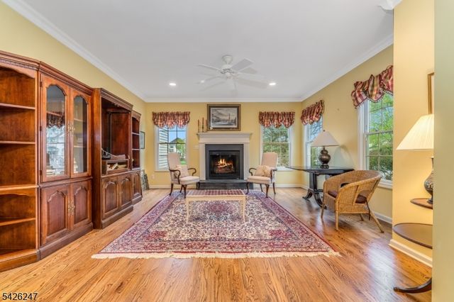 43 Falcon Way, Washington Twp., NJ 07882