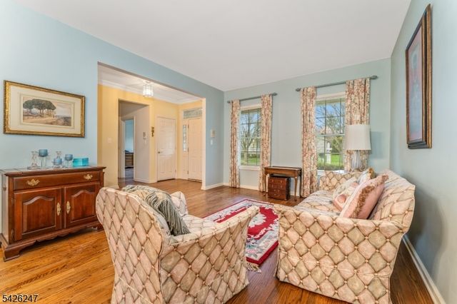 43 Falcon Way, Washington Twp., NJ 07882