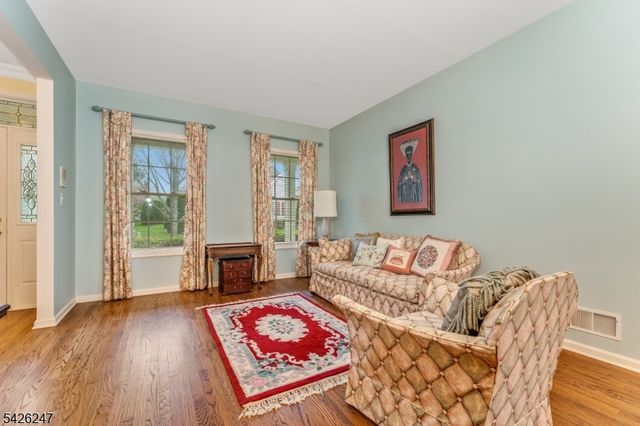 43 Falcon Way, Washington Twp., NJ 07882