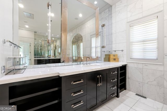 218 Londonberry Road, Atlanta, GA 30327